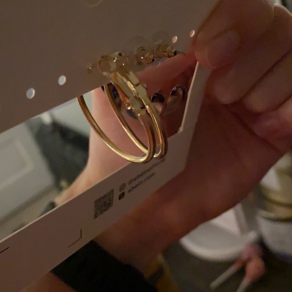 Set of two hoop earrings - Picture 4 of 4